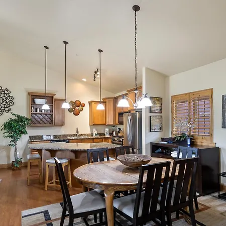 Bear Hollow, 7 Min Drive To Base Of Canyons, Full Kitchen, Restaurants Nearby